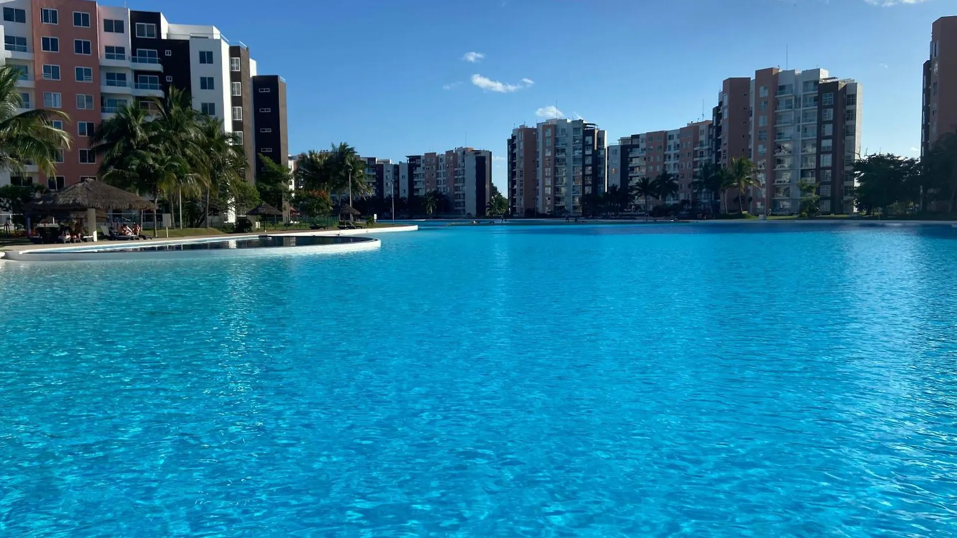 Escape Al Caribe Con Una Vista Impresionante En Pilarita'S Dream Lagoons Cancun Apartment