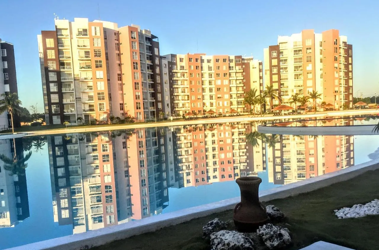 Escape Al Caribe Con Una Vista Impresionante En Pilarita'S Dream Lagoons Cancun Apartment